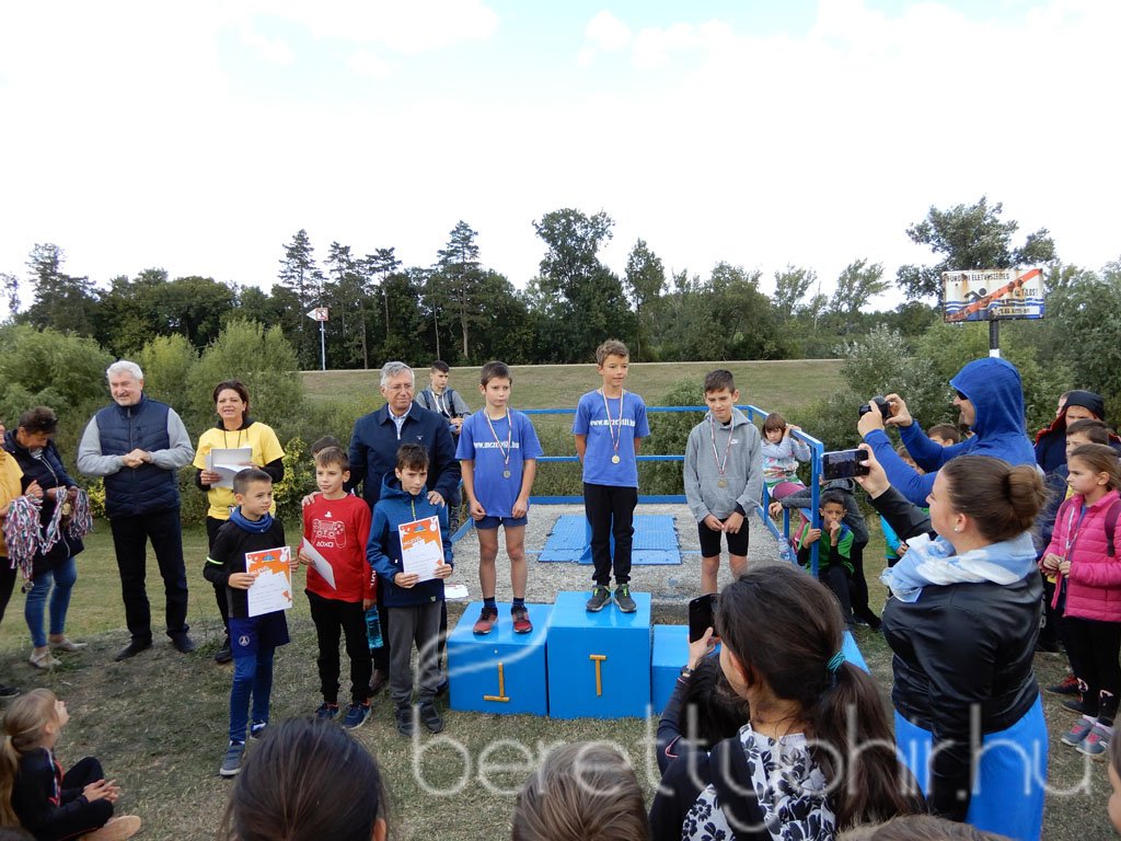 Mezei futóbajnokság Berettyóújfaluban 103